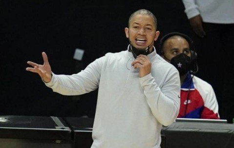 开云体育app-角色球员上场时间骤降 泰伦·卢将试验季后赛阵容