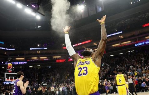 雷迪克：国王本和我们一样投篮差 今晚投得太准