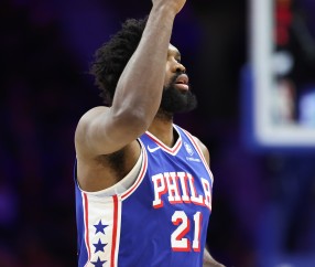 开云官网-恩比德复出后的两场场均32分6板4.5助1.5帽 投篮55.6% 三分66.7%