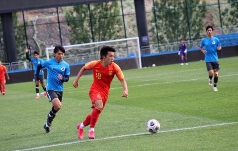 开云体育下载-U22国青搭建中超级锋线两新人冒尖 主帅：进步很大